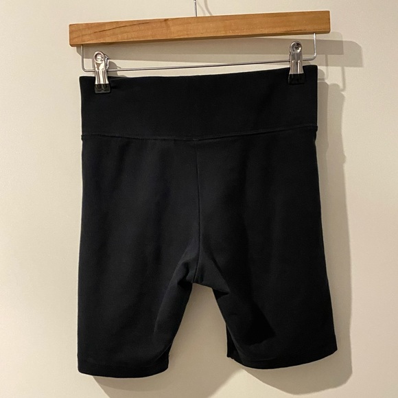 Nike ➰ ladies black high waisted Nike shorts S - Picture 2 of 3